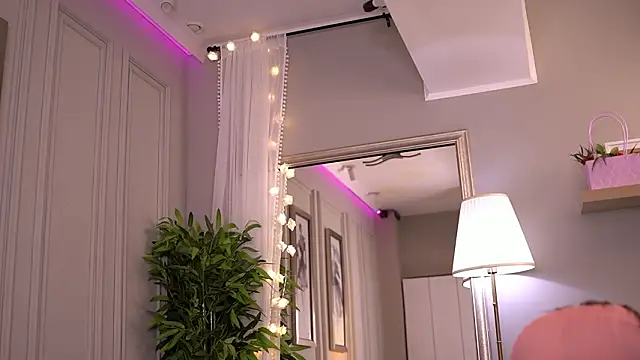 NicoleCellini online show from March 13, 2026, 7:31 pm