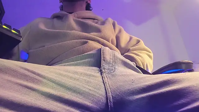 s sven03 online show from December 4, 2025, 4:55 am