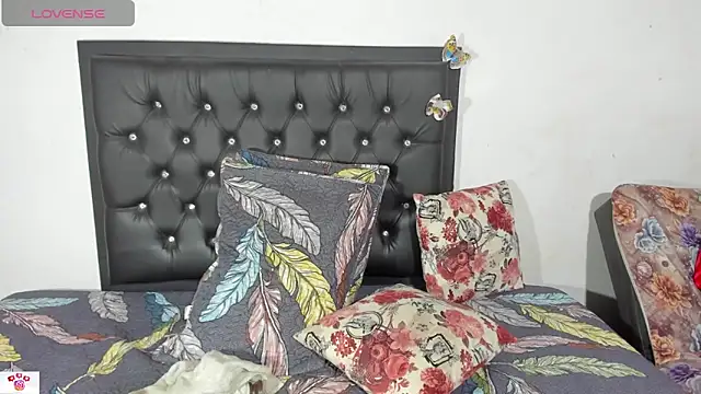 Snapshot of Darlyquenn11 chatting on December 21, 2024, 3:25 am Darlyquenn11 online show from December 21, 2024, 3:25 am