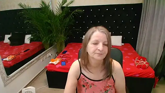 Lilly hott online show from January 6, 2026, 7:17 pm