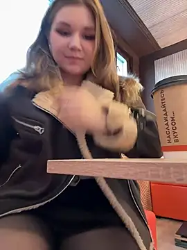 PumaShyXD online show from February 23, 2025, 2:25 pm