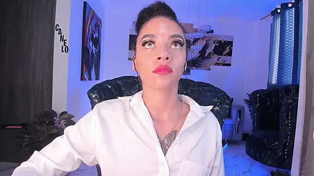 pretty pettite online show from December 11, 2024, 9:45 pm