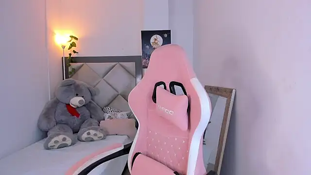 Adria ross online show from February 5, 2025, 1:44 pm