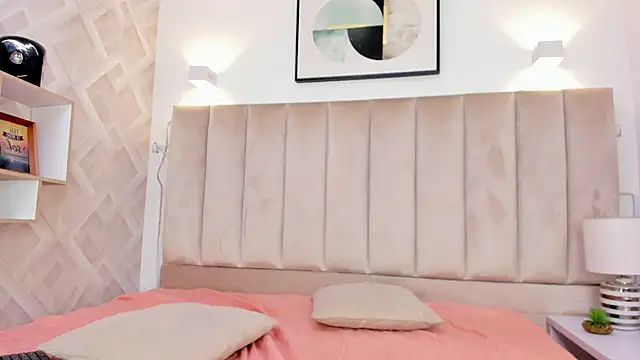 Anniie Queen online show from November 30, 2025, 3:54 am