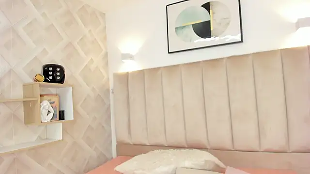 Anniie Queen online show from March 27, 2026, 2:50 am