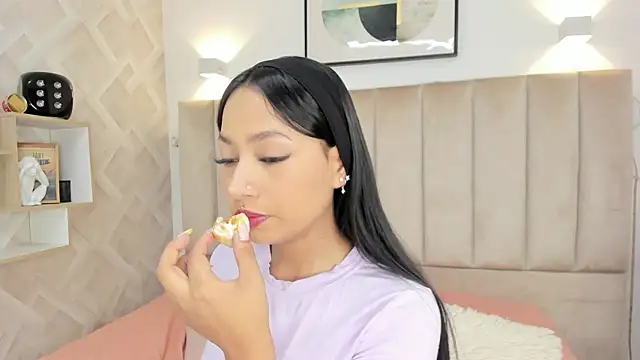 Anniie Queen online show from March 28, 2026, 3:50 am