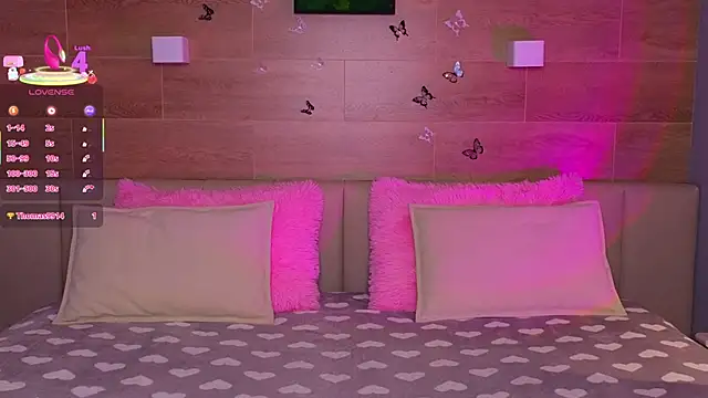 Snapshot of SaraCros chatting on November 11, 2025, 5:40 am SaraCros online show from November 11, 2025, 5:40 am