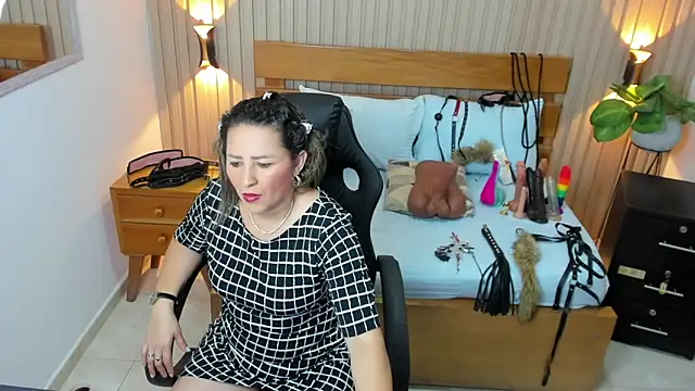 luciana ballesteros  online show from September 30, 2025, 12:10 pm