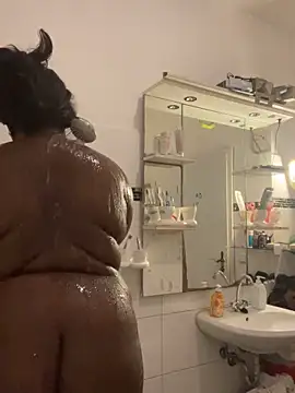 Snapshot of MGGYlund chatting on March 5, 2025, 12:38 am MGGYlund online show from March 5, 2025, 12:38 am