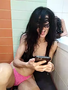 EmySkinny85 online show from February 24, 2025, 10:04 am