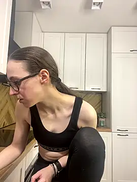 MartiniiSelenna online show from November 17, 2025, 6:52 am