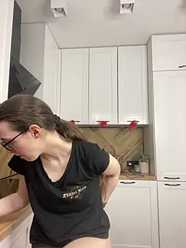 MartiniiSelenna online show from April 8, 2026, 5:51 am