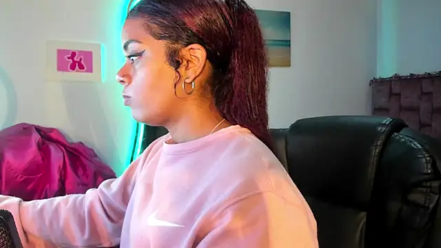 ladyrd1 online show from December 30, 2024, 3:47 am