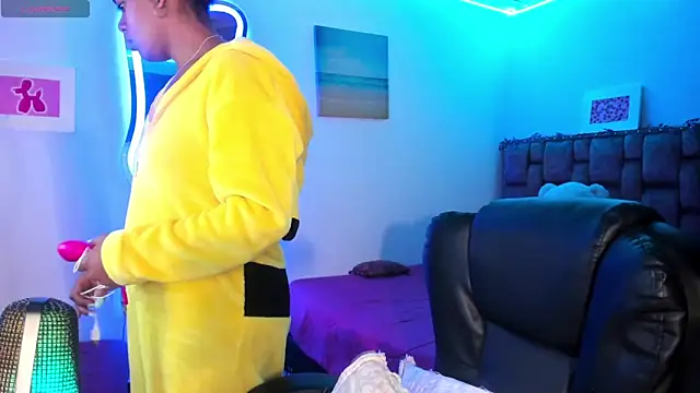 ladyrd1 online show from December 31, 2024, 5:11 am