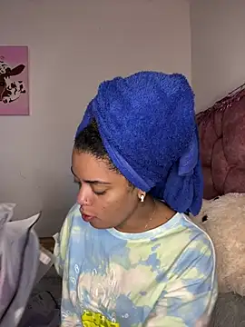 ladyrd1 online show from April 22, 2026, 4:19 pm