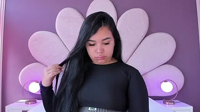 MarianaGarciaa   online show from September 29, 2025, 7:19 pm