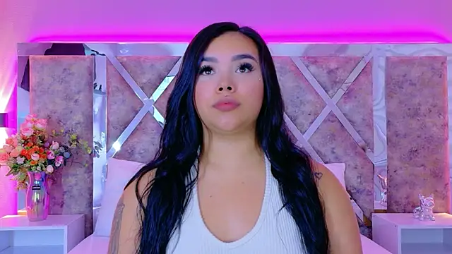 MarianaGarciaa   online show from October 7, 2025, 7:00 pm