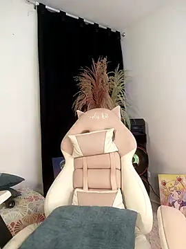 lovely kitt online show from September 20, 2025, 10:55 pm