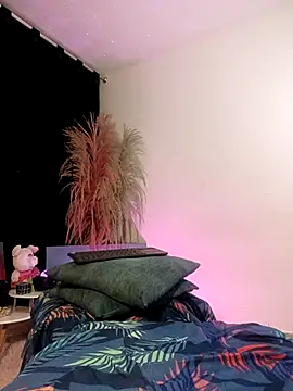 lovely kitt online show from October 5, 2025, 8:12 am