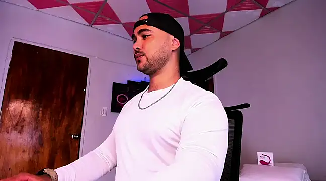 Sebas-hott online show from December 5, 2024, 3:26 am