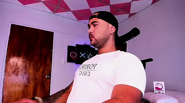 Sebas-hott online show from December 9, 2024, 5:29 am