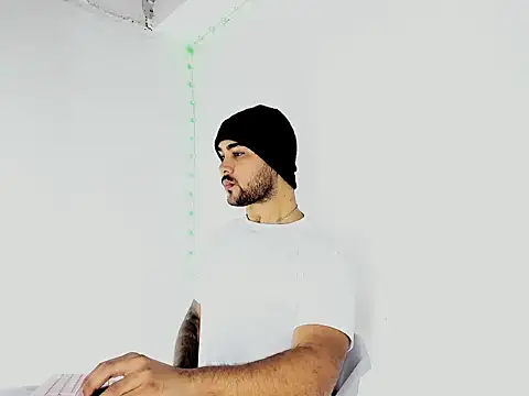 Sebas-hott online show from September 19, 2025, 1:51 am