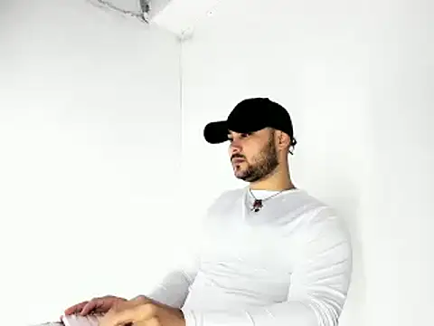 Sebas-hott online show from October 19, 2025, 10:32 pm