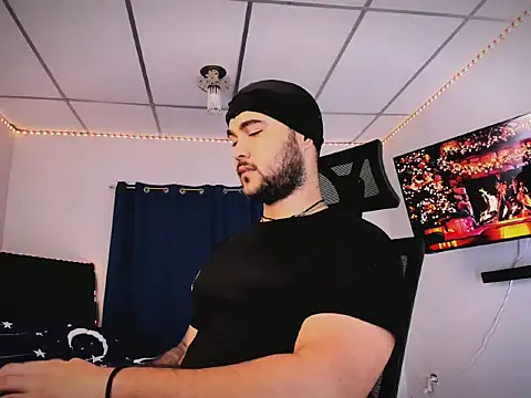 Sebas-hott online show from December 17, 2025, 10:27 pm