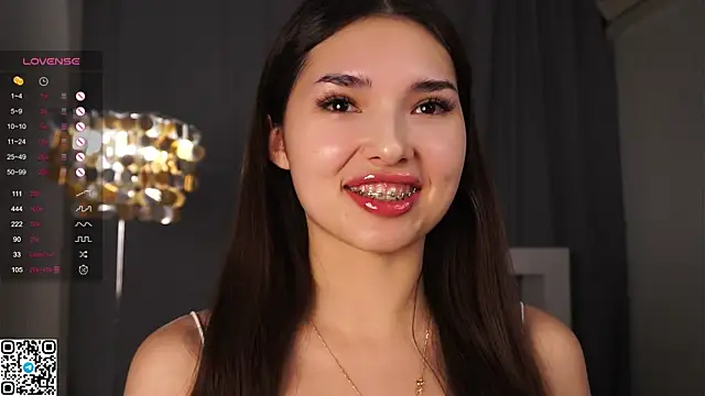 Snapshot of LoraAtcher chatting on February 4, 2025, 5:12 pm LoraAtcher online show from February 4, 2025, 5:12 pm