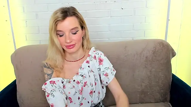 AlinaLovelyX online show from May 25, 2026, 1:33 am