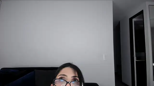 angelturned001 online show from December 22, 2025, 11:13 pm