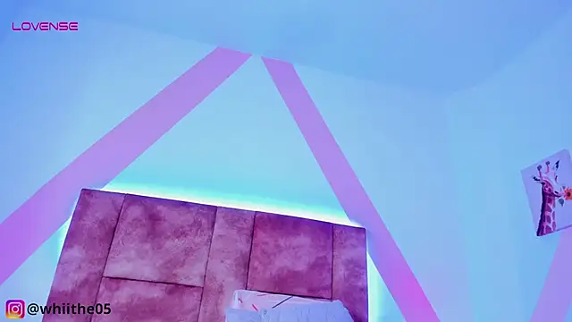 isabella whiithe online show from February 24, 2025, 11:41 pm