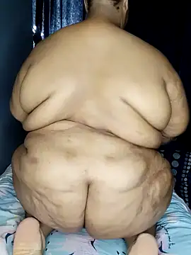 Snapshot of fatafricanqueen chatting on January 3, 2025, 11:35 am fatafricanqueen online show from January 3, 2025, 11:35 am