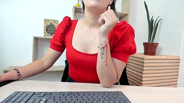 merlinaadams  online show from October 3, 2025, 4:37 pm