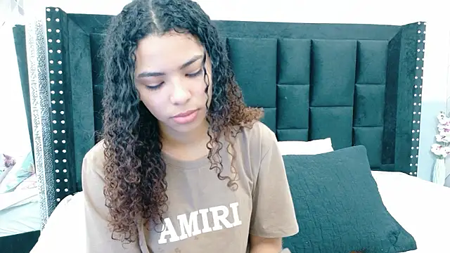 Snapshot of littleebonny chatting on January 18, 2026, 7:50 pm littleebonny online show from January 18, 2026, 7:50 pm