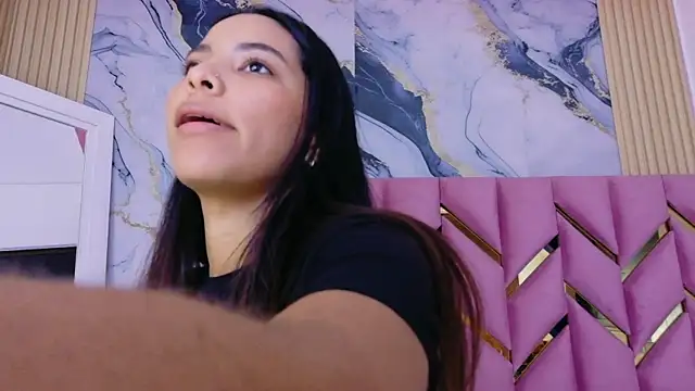 Snapshot of littleebonny chatting on February 23, 2026, 1:03 am littleebonny online show from February 23, 2026, 1:03 am