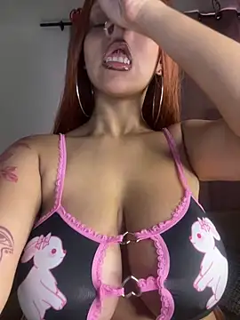 Snapshot of Charlotee_ chatting on February 16, 2025, 9:38 pm Charlotee online show from February 16, 2025, 9:38 pm