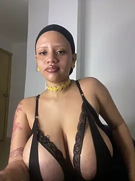 Charlotee  online show from November 16, 2025, 2:22 pm