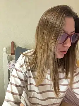 BeatriceTender online show from April 8, 2026, 7:25 pm