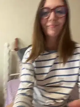 BeatriceTender online show from April 19, 2026, 7:05 pm