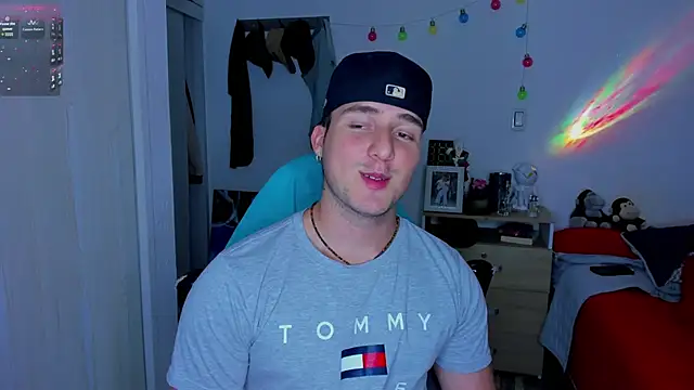 liam oficial02 online show from January 12, 2025, 3:28 am