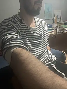 giorgakaci69 online show from April 20, 2026, 9:27 pm