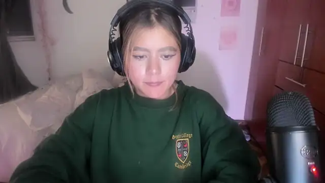 StephaniFox online show from March 9, 2026, 5:11 am