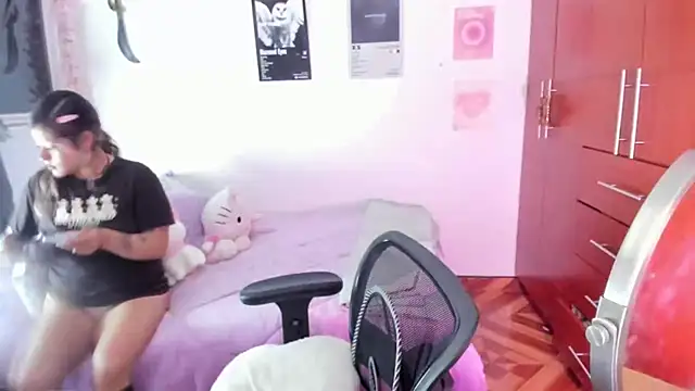 StephaniFox online show from April 10, 2026, 12:27 am