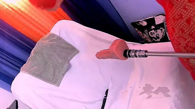 roberts kloe online show from February 18, 2025, 2:59 pm