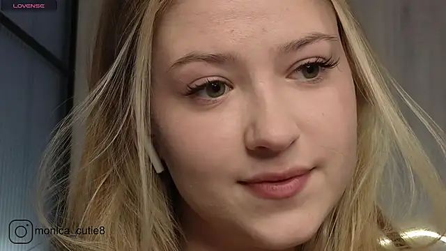 Monikacutie online show from December 29, 2024, 10:12 am