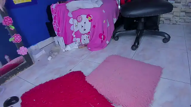 sofiacastillo01 online show from February 13, 2025, 8:24 pm