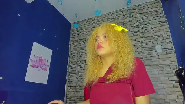 sofiacastillo01 online show from February 16, 2025, 1:05 pm