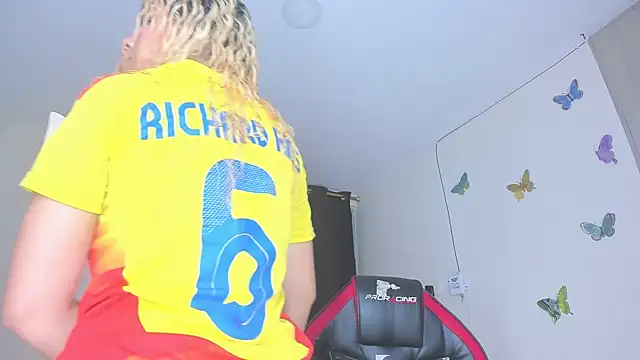 sofiacastillo01 online show from December 16, 2025, 2:33 pm