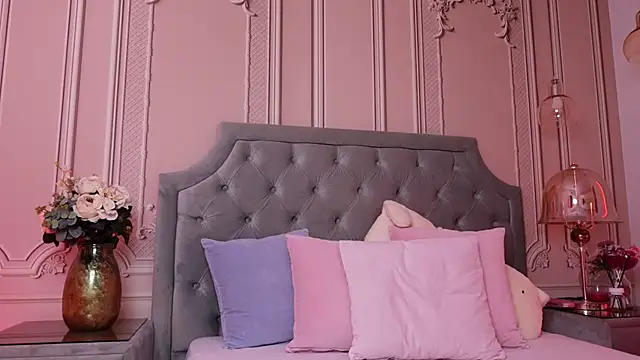 LucyAddison online show from September 19, 2025, 3:41 am